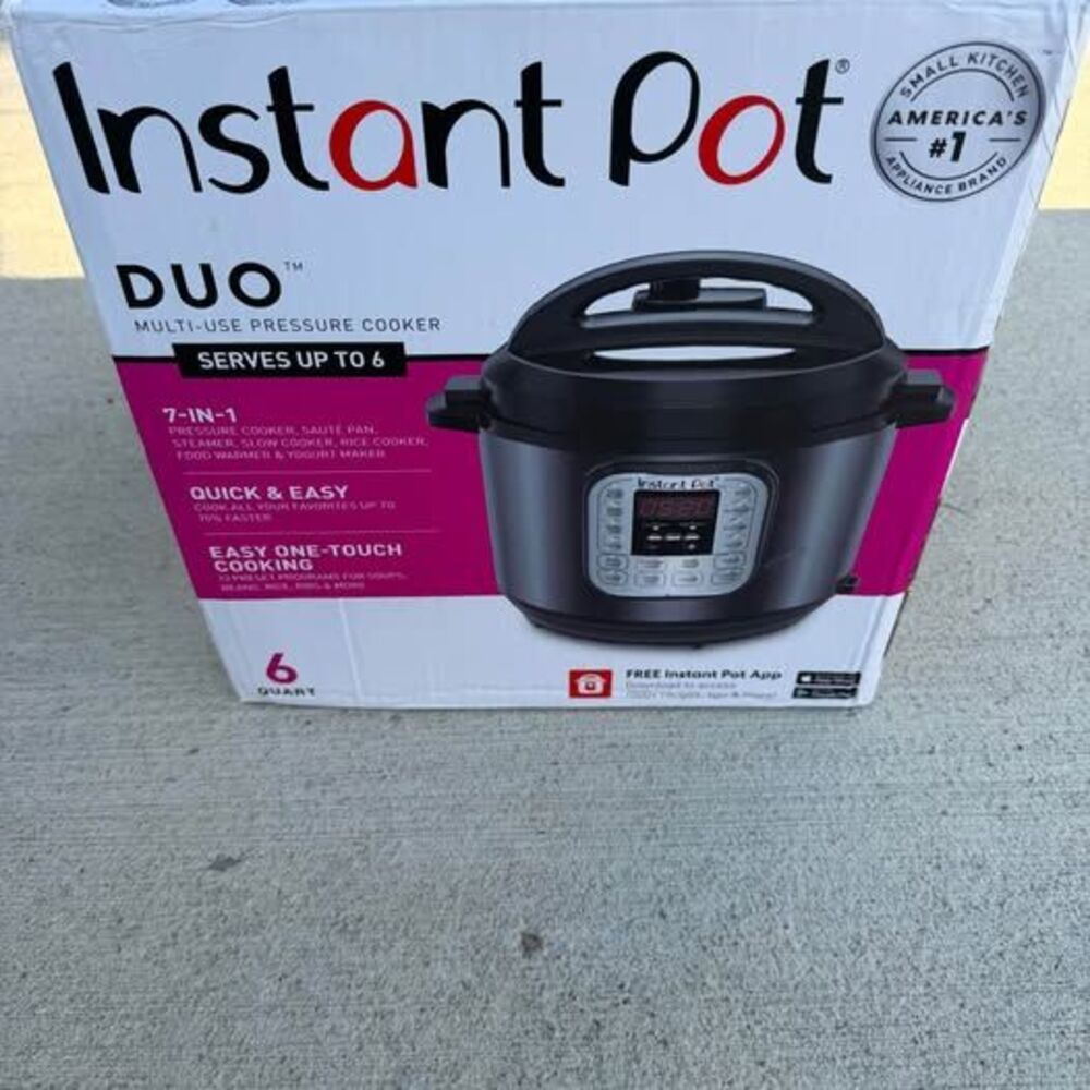 Only used once! Instant Pot Duo Multi-Use Pressure Cooker 6 Quart